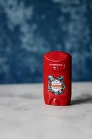 minsk, bielorrússia, junho de 2022 - old spice é uma marca americana de produtos de beleza masculina. foto