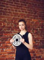 garota fitness na academia foto