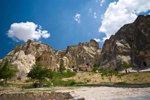 vista da capadócia, antiga vila rochosa em gerome, turquia foto