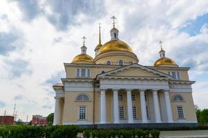 igreja da ressurreição do século 18 em nevyansk rússia foto