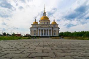 igreja da ressurreição do século 18 em nevyansk rússia foto