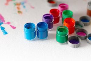 garrafas abertas de cor de pôster para pintura foto