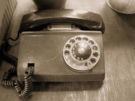 foto de um telefone antigo em estilo vintage.