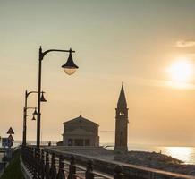 torre sineira do santuário da madonna dell'angelo foto