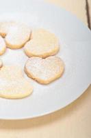 biscoitos em forma de coração shortbread namorados foto
