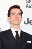 los angeles 25 de fevereiro - john mulaney no 32º prêmio anual de espírito independente de filme na praia em 25 de fevereiro de 2017 em santa monica, ca foto