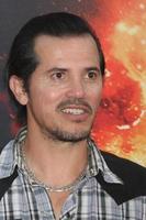 los angeles 18 de agosto - john leguizamo no american ultra premiere no theatre at ace hotel em 18 de agosto de 2015 em los angeles, ca foto