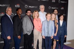 los angeles 12 de setembro - eu, eu e eu elenco e produtores na cbs eu, eu e eu paleyfest outono preview no paley center for media em 12 de setembro de 2017 em beverly hills, ca foto