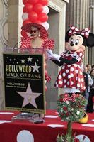 los angeles 22 de janeiro - katy perry, minnie mouse na cerimônia minnie mouse star na calçada da fama de hollywood em 22 de janeiro de 2018 em hollywood, ca foto