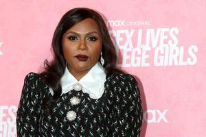 los angeles 10 de novembro - mindy kaling na exibição de estreia da hbo max da vida sexual das universitárias no museu armand hammer em 10 de novembro de 2021 em westwood, ca foto