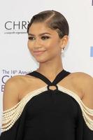 los angeles 3 de junho - zendaya no 16º baile anual de borboletas crisálida na propriedade privada em 3 de junho de 2017 em los angeles, ca foto