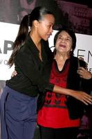 2 de novembro de los angeles - zoe saldana, dolores huerta no power women cúpula sexta-feira no intercontinental los angeles em 2 de novembro de 2018 em los angeles, ca foto