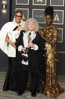 los angeles 27 de março - ruth e carter, jenny beavan, lupita nyongo no 94º academy awards no dolby theater em 27 de março de 2022 em los angeles, ca foto