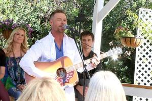 los angeles - 14 de abril jacob young at the home and family celebra 30 anos de negrito e beleza nos estúdios universais em 14 de abril de 2017 em los angeles, ca foto