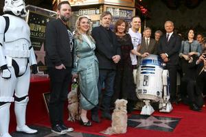 los angeles - 8 de março griffin hamill, chelsea hamill, mark hamill, marilou hamill, nathan hamill na cerimônia da estrela mark hamill na calçada da fama de hollywood em 8 de março de 2018 em los angeles, ca foto