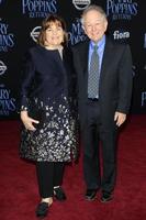 los angeles - 29 de novembro ina garten, jeffrey garten no retorno de mary poppins estreia no teatro el capitan em 29 de novembro de 2018 em los angeles, ca foto