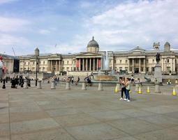 londres no reino unido em agosto de 2020 vista da praça trafalgar foto