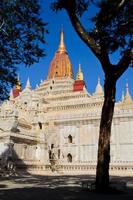 templo de ananda em bagan, myanmar