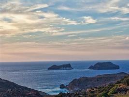 vila de plaka na ilha de milos grécia foto