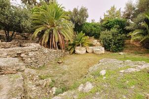 templo de zeus olímpico e colina da acrópole, atenas, grécia foto