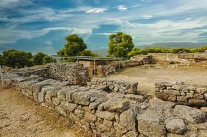 ruínas antigas na ilha de egina, grécia foto