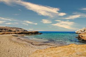 praia de koumbara na ilha de ios, grécia foto