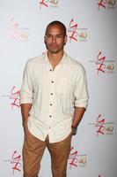 los angeles, 26 de março - bryton james participa do 40º aniversário da celebração jovem e inquieta na cbs television city em 26 de março de 2013 em los angeles, ca foto