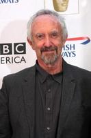 los angeles, 27 de agosto - jonathan pryce chega ao chá bafta emmy de 2010 no século plaza hotel em 27 de agosto de 2010 na cidade do século, ca foto