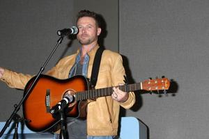 los angeles - 20 de agosto jacob young no evento de fãs bold and the beautiful 2017 no centro de convenções marriott burbank em 20 de agosto de 2017 em burbank, ca foto