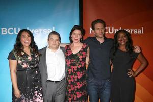 los angeles 9 de janeiro - mary sohn, patton oswalt, jean villepique, glenn howerton, lyris lewis no nbc tca winter press tour no langham huntington hotel em 9 de janeiro de 2018 em pasadena, ca foto