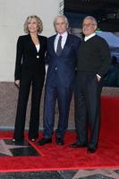 los angeles - 6 de novembro jane fonda, michael douglas, ron meyer na cerimônia da estrela michael douglas na calçada da fama de hollywood em 6 de novembro de 2018 em los angeles, ca foto