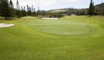 belo campo de golfe em lanai havaí foto