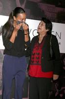 2 de novembro de los angeles - zoe saldana, dolores huerta no power women cúpula sexta-feira no intercontinental los angeles em 2 de novembro de 2018 em los angeles, ca foto