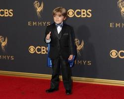 los angeles 17 de setembro - jeremy maguire no 69º primetime emmy awards chegadas no microsoft theater em 17 de setembro de 2017 em los angeles, ca foto