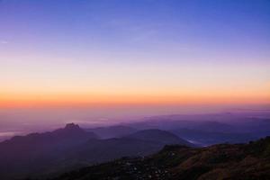 camadas de montanha foto