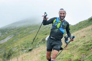 oltre il colle itália 2018 competição de corrida de montanha extrema skymarathon foto