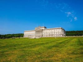 edifícios do parlamento hdr stormont em belfast foto