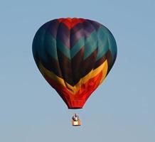 balão de ar quente colorido 1