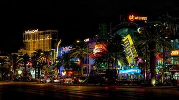 las vegas, nevada, eua, 2010. cena noturna ao longo da faixa em las vegas foto