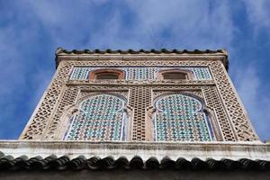 minarete de uma mesquita rabat, marrocos foto