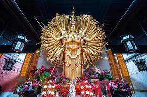 estátua das mil mãos guanyin no templo de lushan, changsha