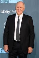 los angeles, 11 de dezembro - john lithgow no 22º prêmio anual de escolha da crítica no barker hanger em 11 de dezembro de 2016 em santa monica, ca foto