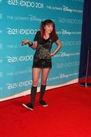 los angeles, 19 de agosto - allisyn ashley arm na d23 expo 2011 no centro de convenções de anaheim em 19 de agosto de 2011 em anaheim, ca foto