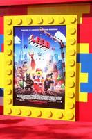 1 de fevereiro de los angeles - atmosfera na estréia do filme lego no teatro da vila em 1 de fevereiro de 2014 em westwood, ca foto