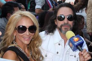 los angeles, 21 de agosto - cristian solis, marco antonio solis no los tigres del norte homenageado na calçada da fama de hollywood no live nation building em 21 de agosto de 2014 em los angeles, ca foto