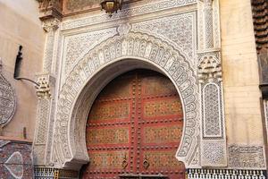 porta de um prédio em fez, marrocos foto