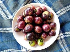 kaliasem fruta que é boa para comer. kaliasem fruta que é frequentemente vendida em bali. deliciosa fruta para rujak foto