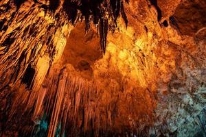 caverna de khao bin em ratchaburi, tailândia. foto