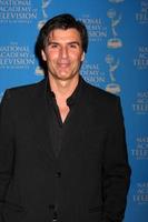 los angeles, 17 de junho - vincent irizarry chega aos prêmios emmy criativos diurnos de 2012 no hotel westin bonaventure em 17 de junho de 2012 em los angeles, ca foto