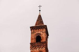 torre de igreja campanário gótico típico foto